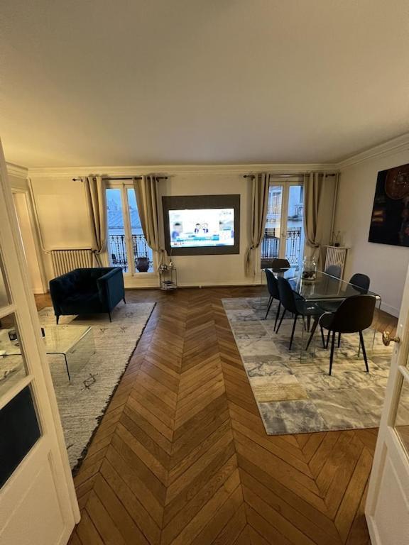 Magnificent With Eiffel Tower View