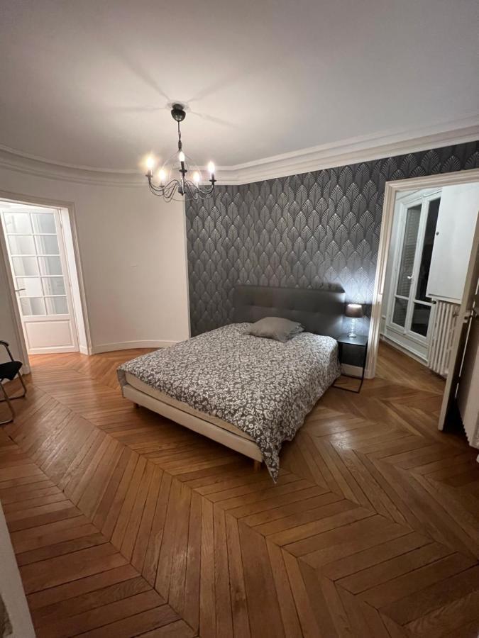 Magnificent With Eiffel Tower View *